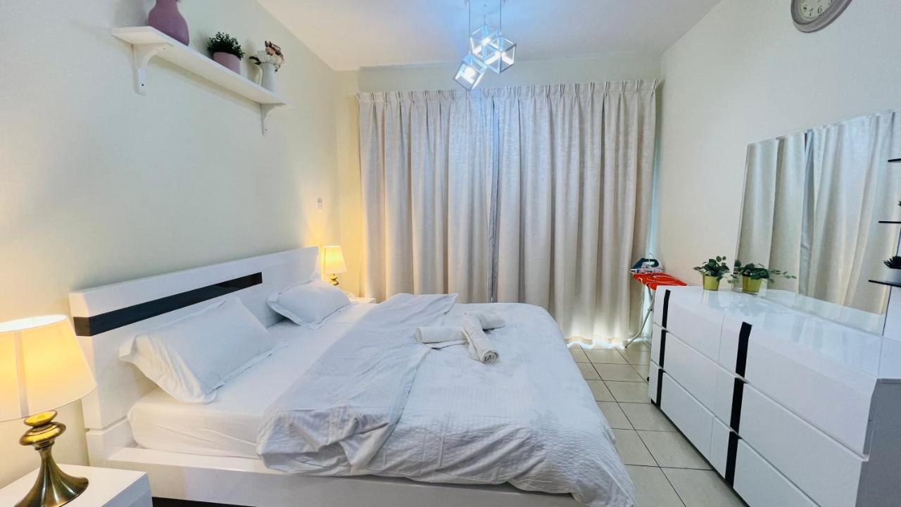 Newly Furnished Cozy One Bed Room Apartment 2 Bathroom City View Dubaj Exteriér fotografie