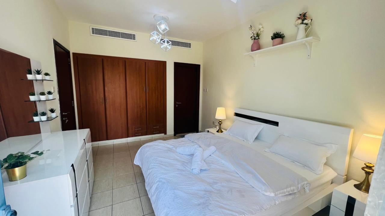 Newly Furnished Cozy One Bed Room Apartment 2 Bathroom City View Dubaj Exteriér fotografie