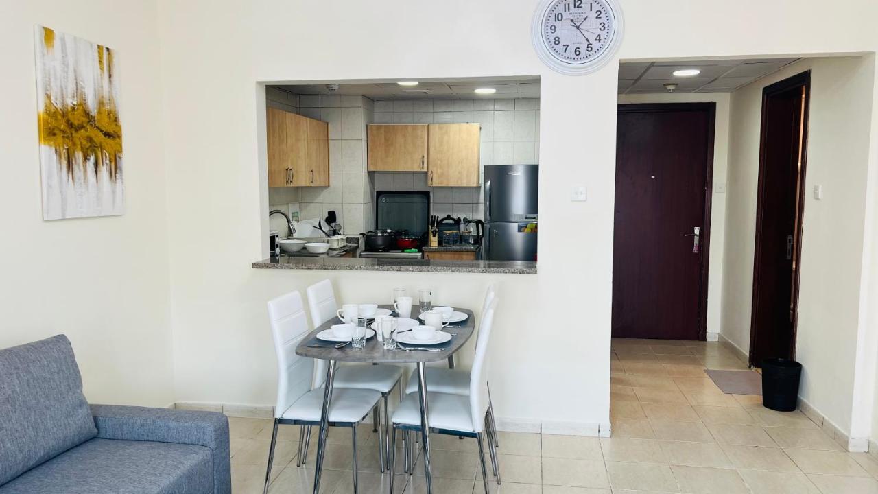 Newly Furnished Cozy One Bed Room Apartment 2 Bathroom City View Dubaj Exteriér fotografie